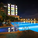 Ξενοδοχείο Akropol 3*