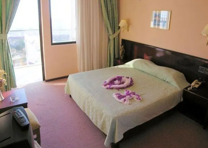Hotel Akropol 3*